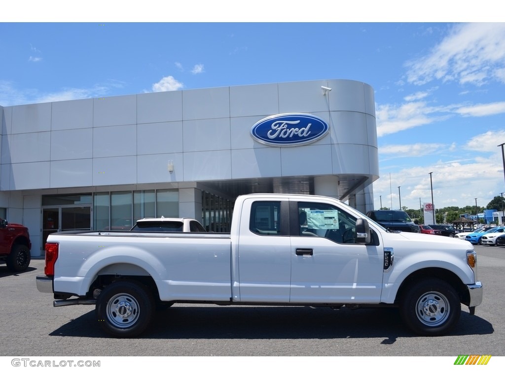 2017 F250 Super Duty XL SuperCab - Oxford White / Medium Earth Gray photo #2