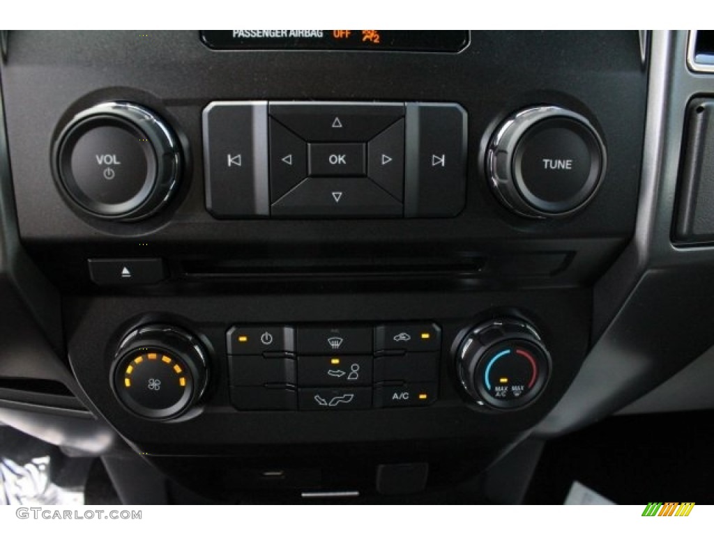2017 F150 XLT SuperCrew - Ingot Silver / Earth Gray photo #13