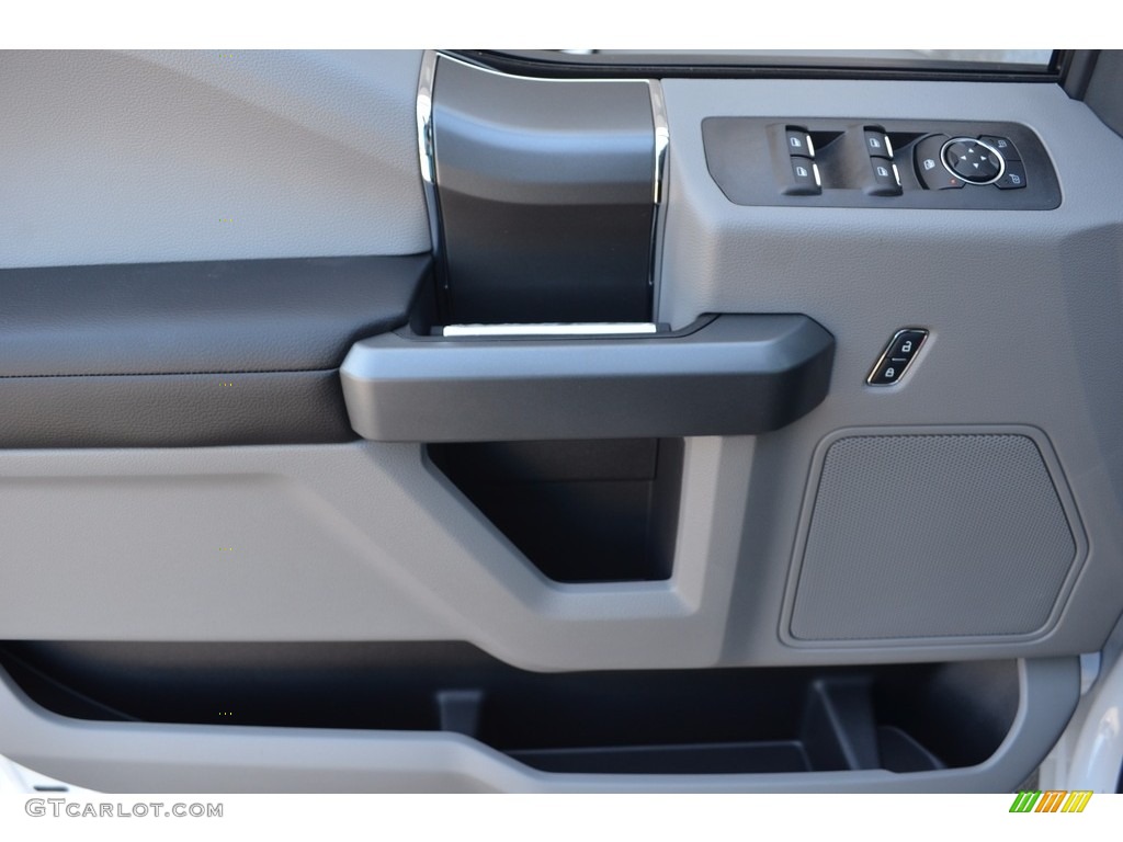 2017 F150 XLT SuperCrew 4x4 - Oxford White / Earth Gray photo #7