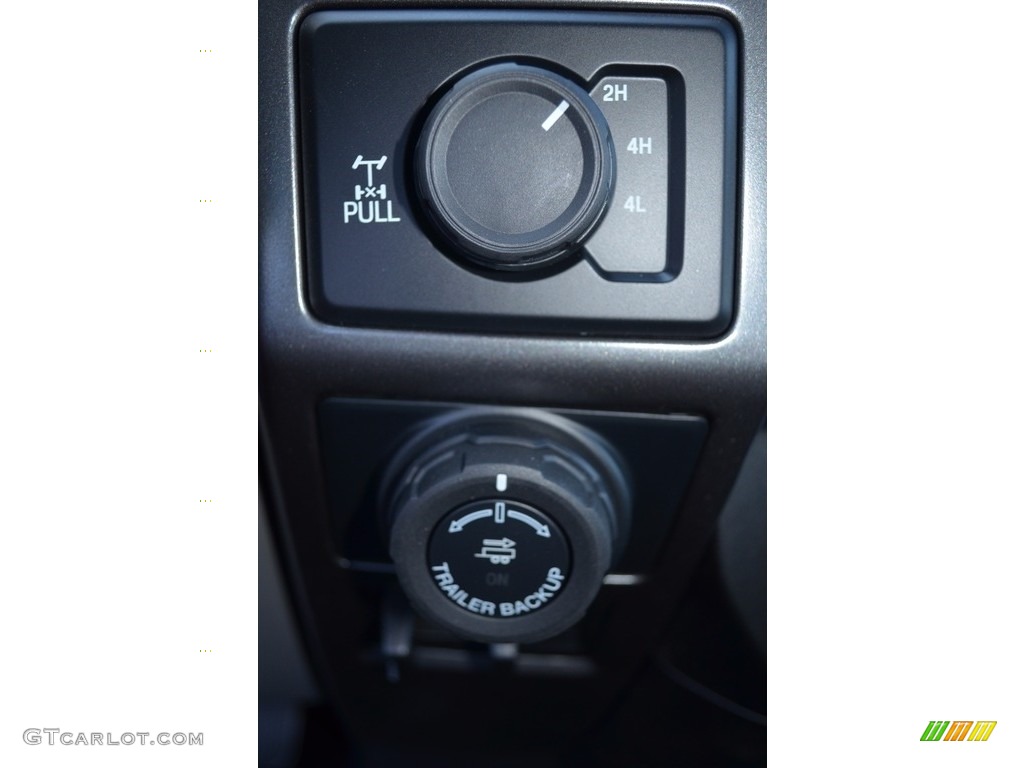 2017 F150 XLT SuperCrew 4x4 - Oxford White / Earth Gray photo #17