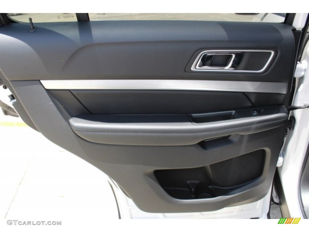 2017 Explorer XLT - White Platinum / Ebony Black photo #17