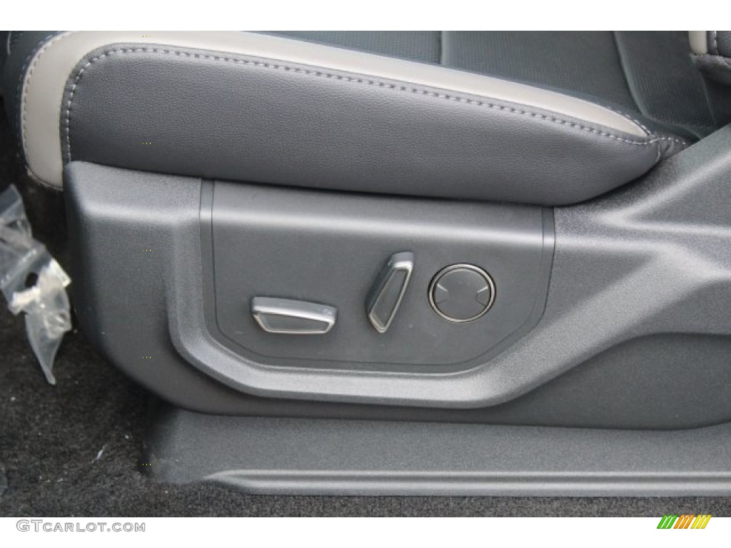 2017 Ford F150 SVT Raptor SuperCrew 4x4 Controls Photo #121341046
