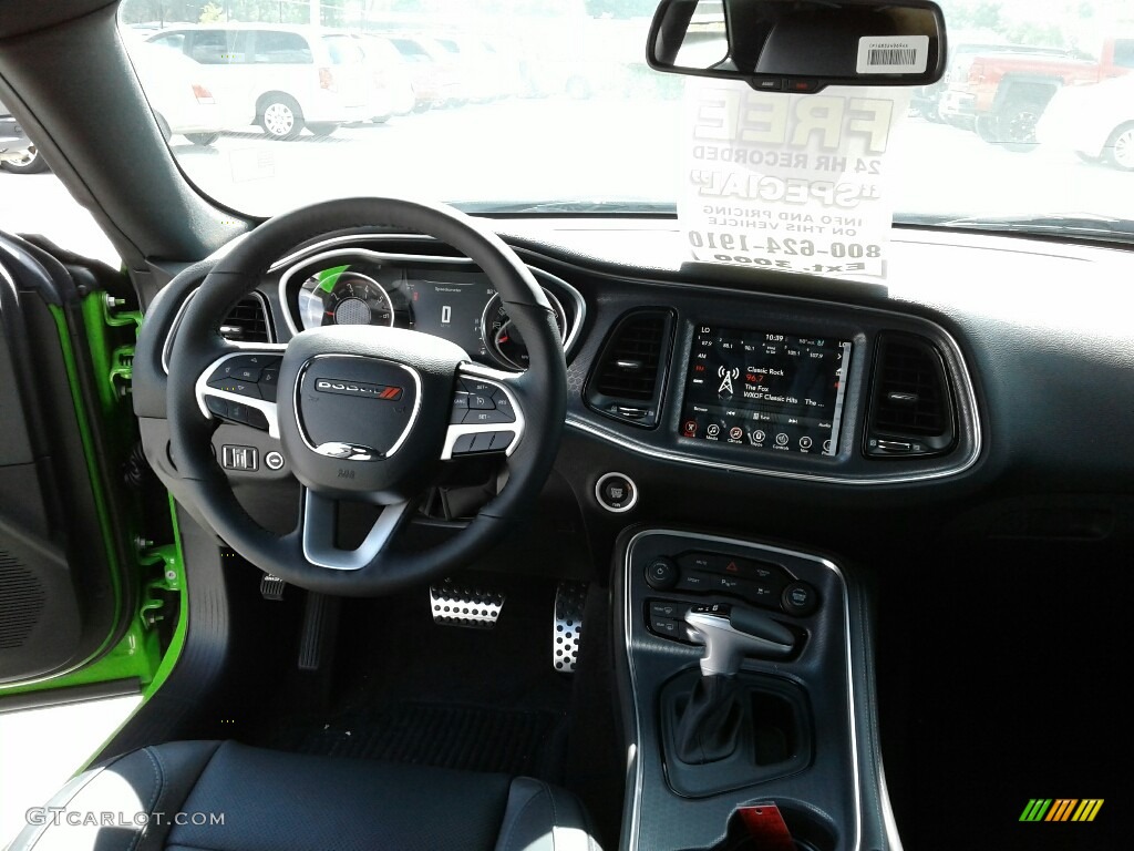 2017 Challenger SXT - Green Go / Black photo #13