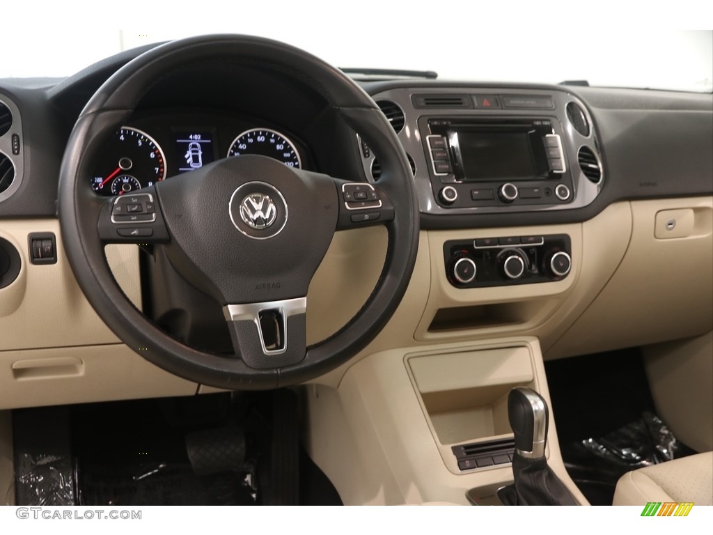2012 Tiguan SE 4Motion - Deep Black Metallic / Beige photo #6
