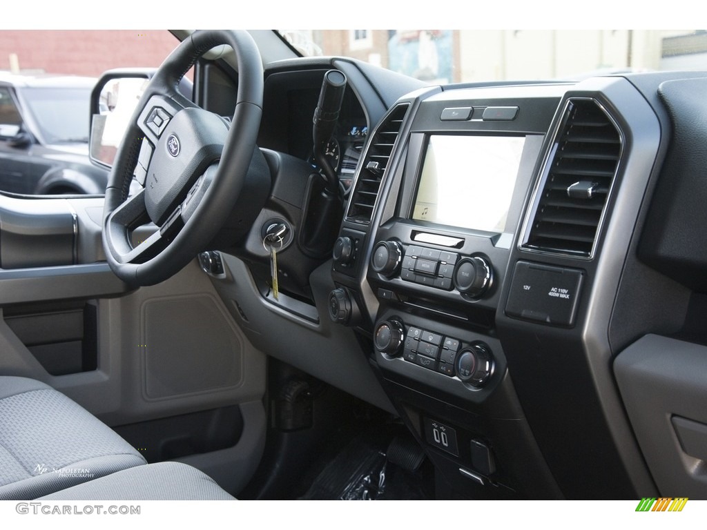 2017 F150 XLT SuperCrew 4x4 - Ruby Red / Earth Gray photo #9