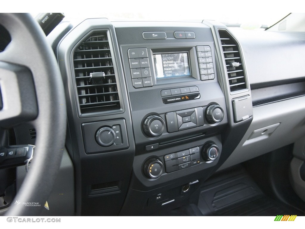 2017 F150 XL Regular Cab 4x4 - Oxford White / Earth Gray photo #12