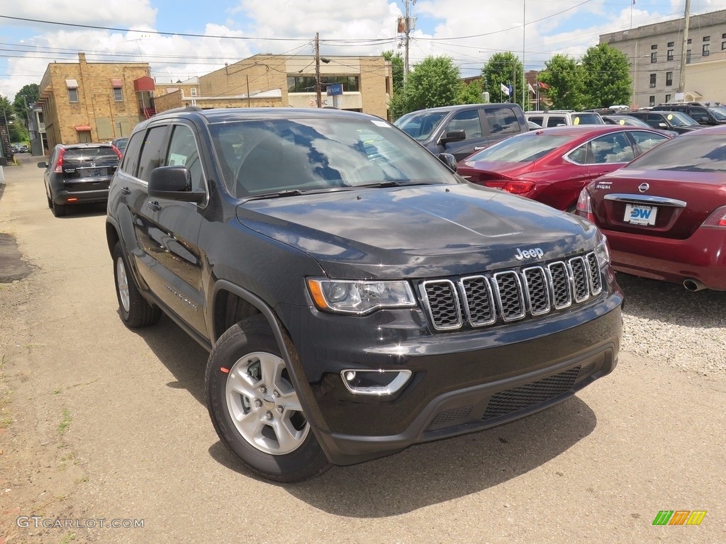 2017 Grand Cherokee Laredo 4x4 - Diamond Black Crystal Pearl / Black photo #2