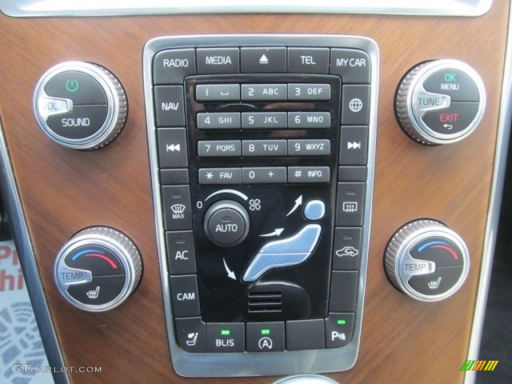 2017 Volvo XC60 T5 AWD Inscription Controls Photo #121386269