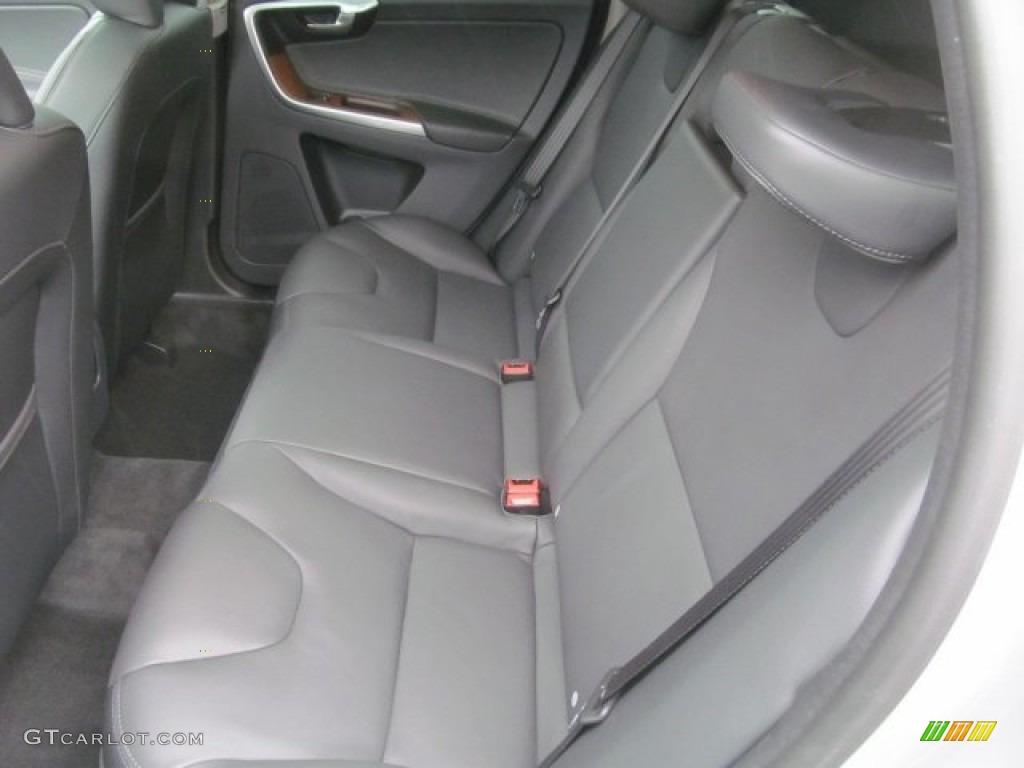 2017 Volvo XC60 T5 AWD Inscription Rear Seat Photo #121386794