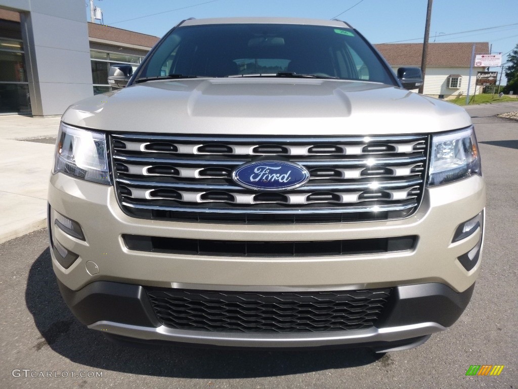 2017 Explorer XLT 4WD - White Gold / Ebony Black photo #2