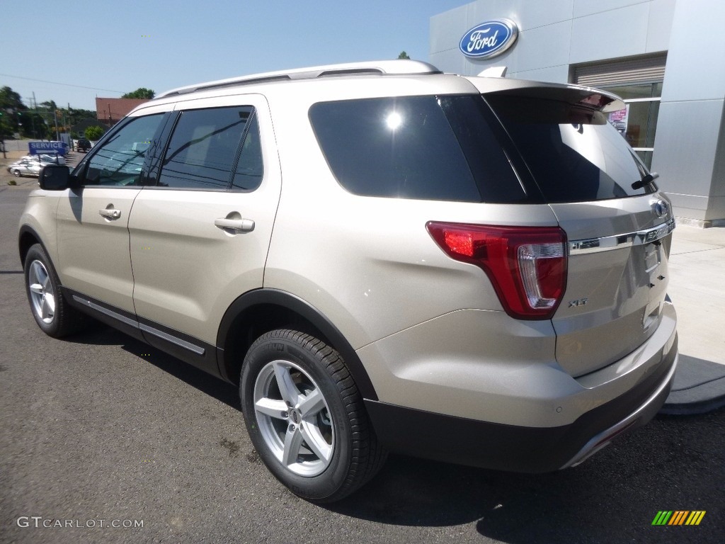 2017 Explorer XLT 4WD - White Gold / Ebony Black photo #8