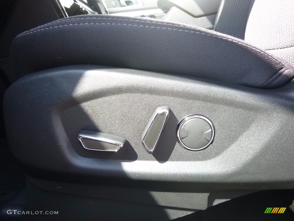 2017 Explorer XLT 4WD - White Gold / Ebony Black photo #15