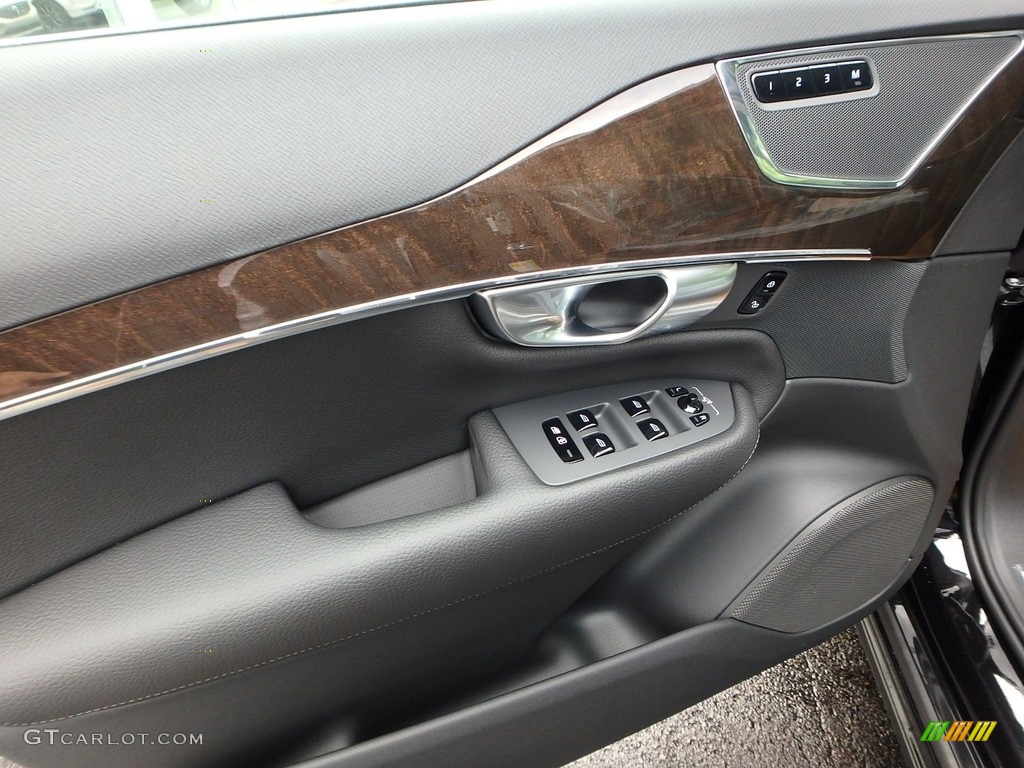 2018 Volvo XC90 T6 AWD Momentum Charcoal Door Panel Photo #121389596
