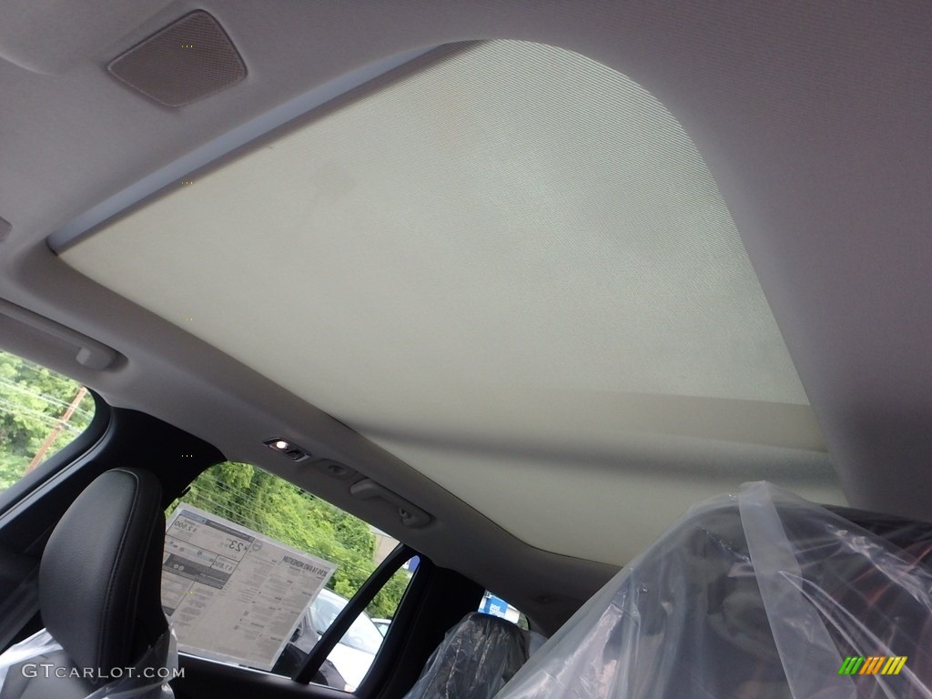 2018 Volvo XC90 T6 AWD Momentum Sunroof Photos