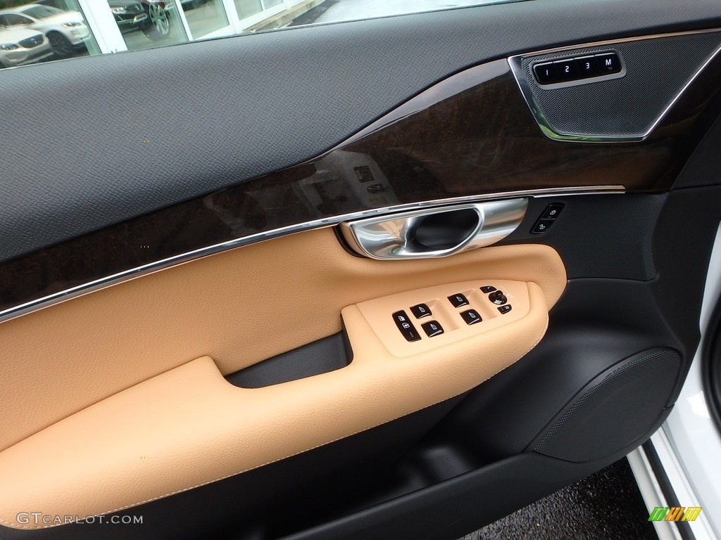 2018 Volvo XC90 T6 AWD Momentum Amber Door Panel Photo #121389944