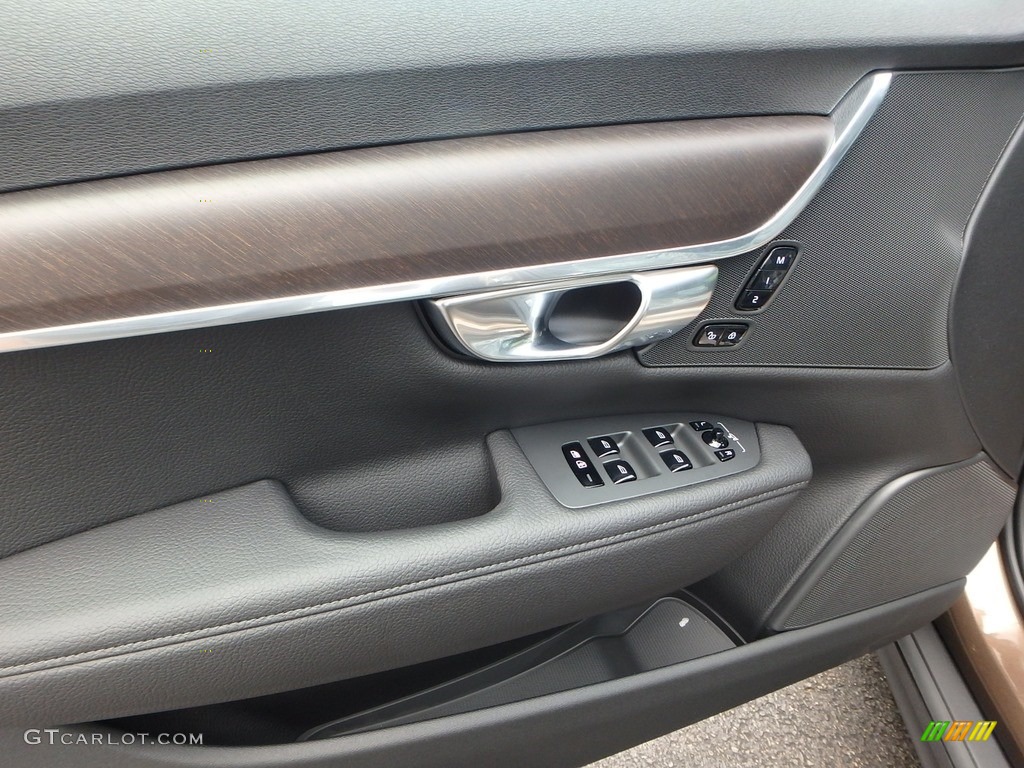 2018 Volvo V90 Cross Country T5 AWD Charcoal Door Panel Photo #121391714