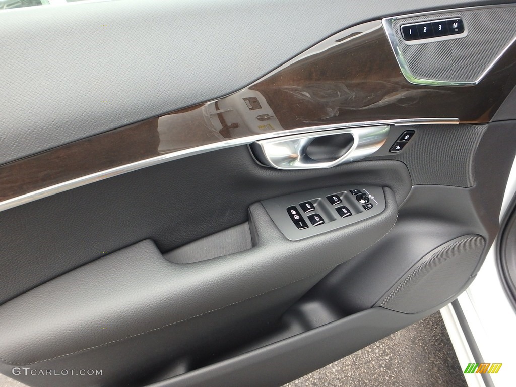 2018 Volvo XC90 T5 AWD Charcoal Door Panel Photo #121392080