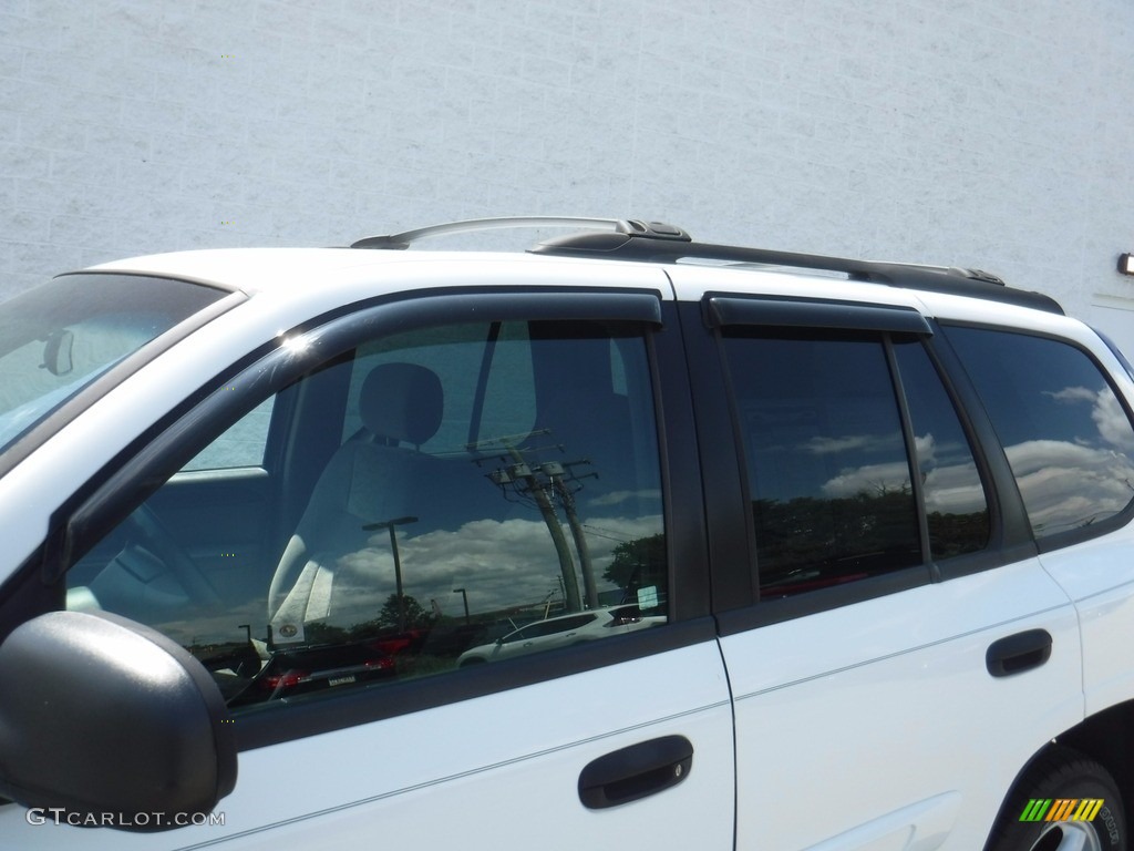 2004 Envoy SLE 4x4 - Summit White / Medium Pewter photo #5
