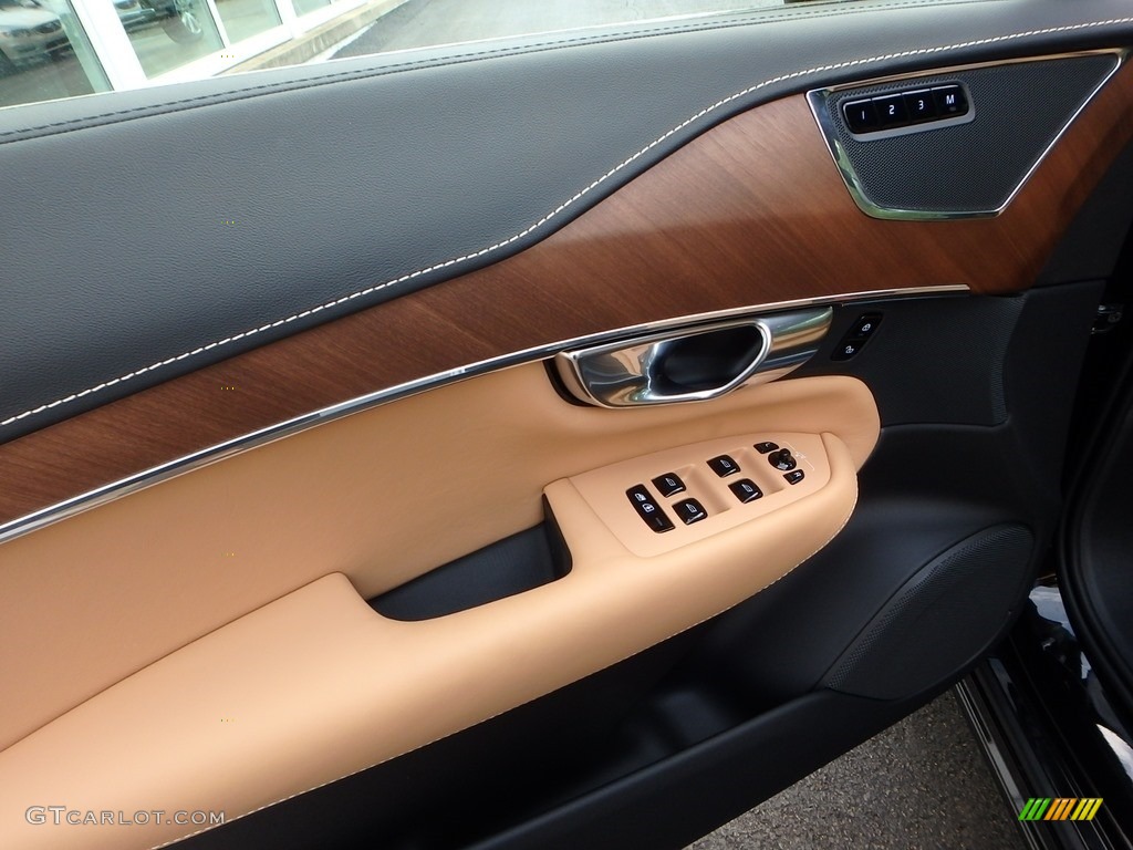 2017 Volvo XC90 T6 AWD Amber Door Panel Photo #121395791