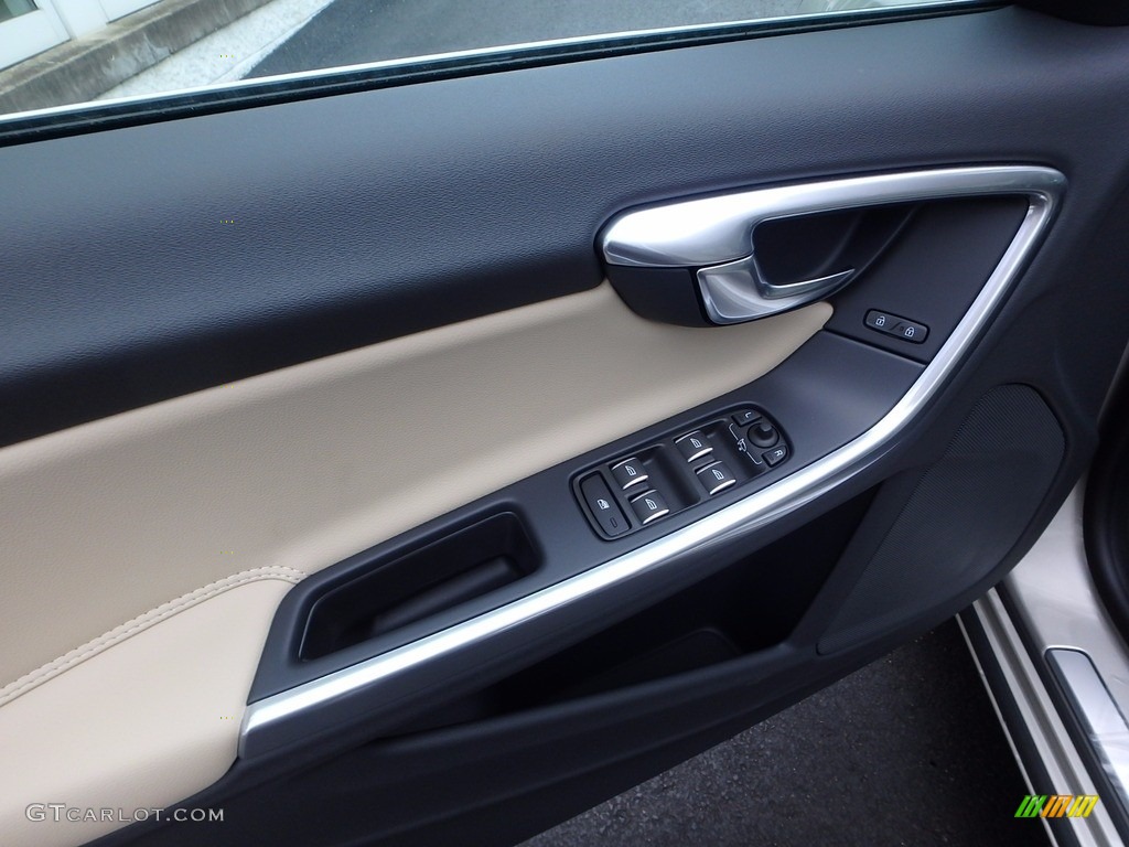 2017 Volvo S60 T5 AWD Soft Beige Door Panel Photo #121397975