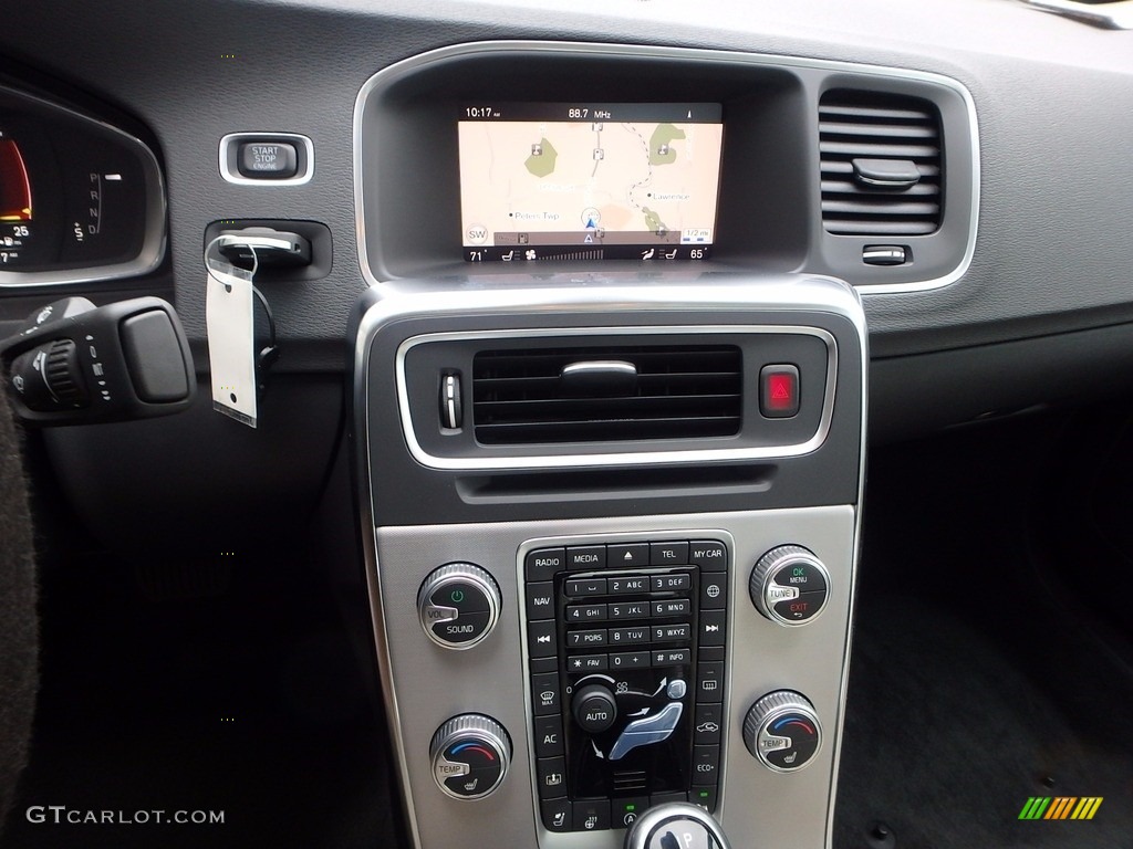 2017 Volvo S60 T5 AWD Controls Photo #121398032