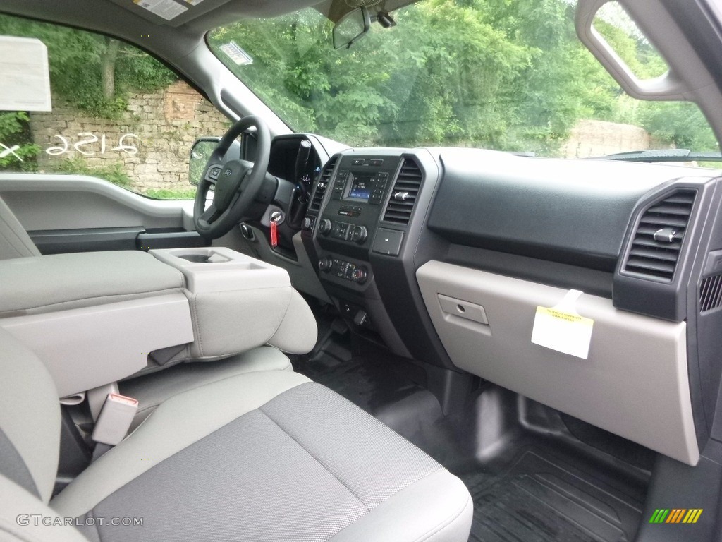 2017 F150 XL Regular Cab 4x4 - Oxford White / Earth Gray photo #2