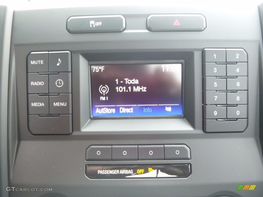 2017 F150 XL Regular Cab 4x4 - Oxford White / Earth Gray photo #18