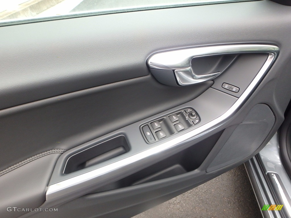 2017 Volvo V60 T5 Off Black Door Panel Photo #121399564