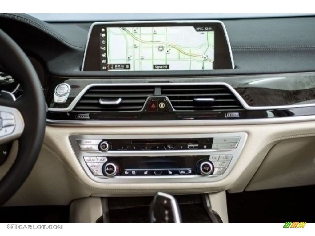 2018 BMW 7 Series 740i Sedan Controls Photo #121400903