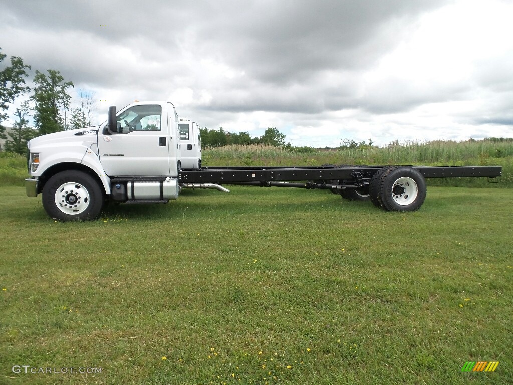 2017 F650 Super Duty Regular Cab Chassis - Oxford White / Earth Gray photo #3