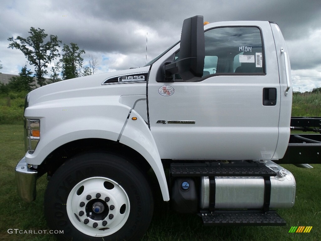 2017 F650 Super Duty Regular Cab Chassis - Oxford White / Earth Gray photo #6