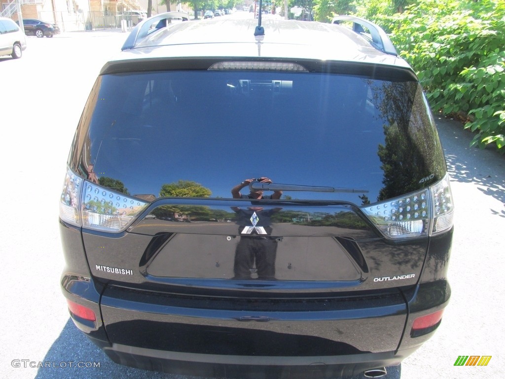 2010 Outlander ES 4WD - Labrador Black Pearl / Black photo #8