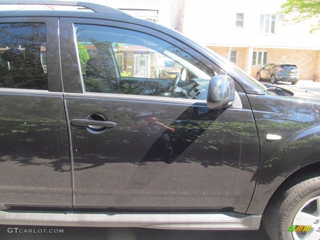 2010 Outlander ES 4WD - Labrador Black Pearl / Black photo #12