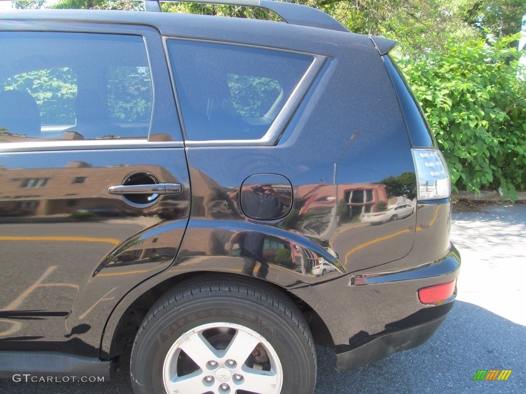 2010 Outlander ES 4WD - Labrador Black Pearl / Black photo #15