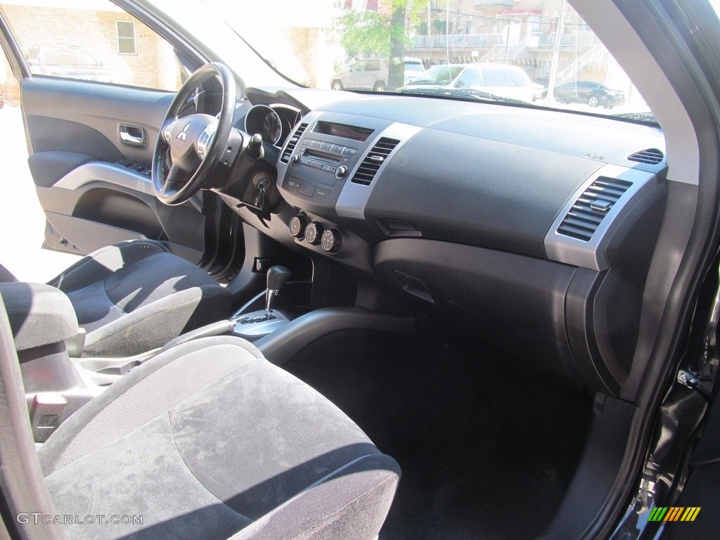 2010 Outlander ES 4WD - Labrador Black Pearl / Black photo #23