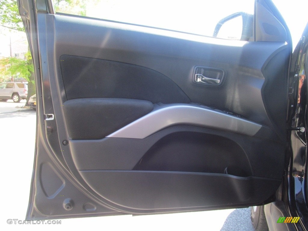 2010 Outlander ES 4WD - Labrador Black Pearl / Black photo #32