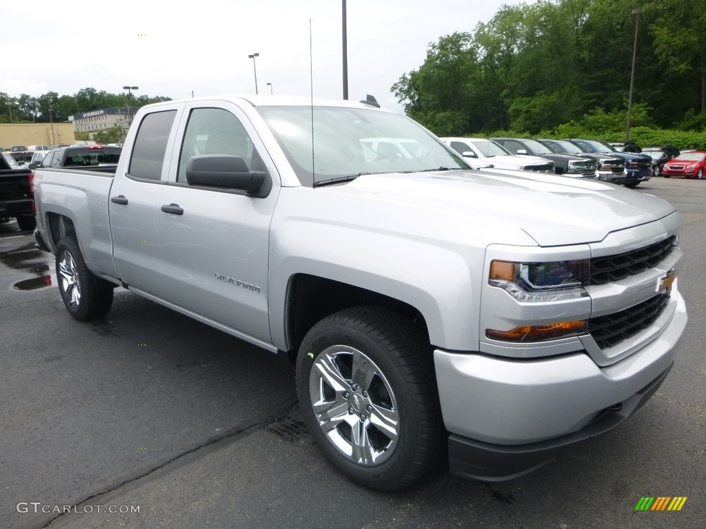 2017 Silverado 1500 Custom Double Cab 4x4 - Silver Ice Metallic / Dark Ash/Jet Black photo #7