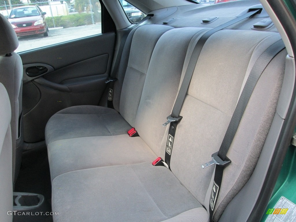 2002 Focus SE Sedan - Grabber Green Metallic / Medium Graphite photo #14