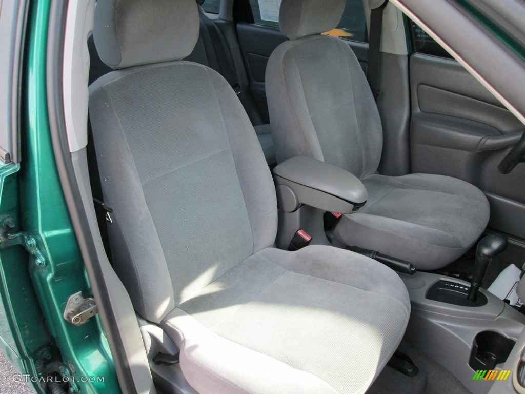 2002 Focus SE Sedan - Grabber Green Metallic / Medium Graphite photo #18
