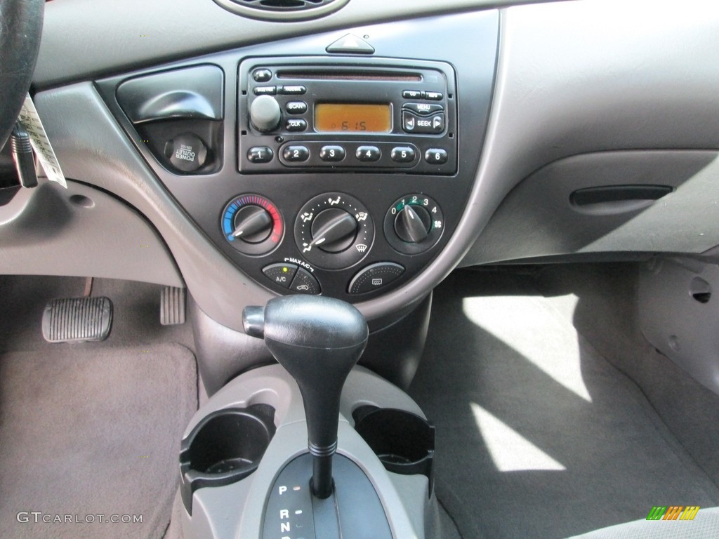 2002 Focus SE Sedan - Grabber Green Metallic / Medium Graphite photo #20