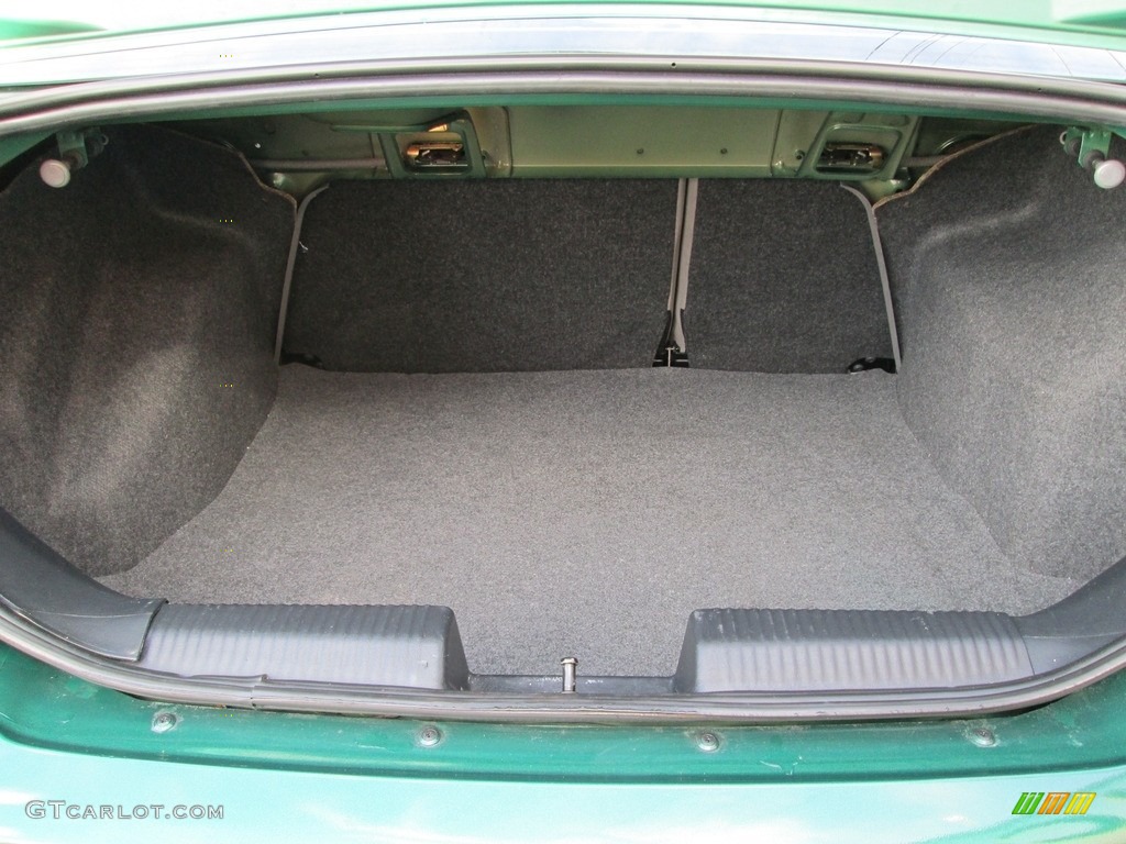 2002 Focus SE Sedan - Grabber Green Metallic / Medium Graphite photo #21