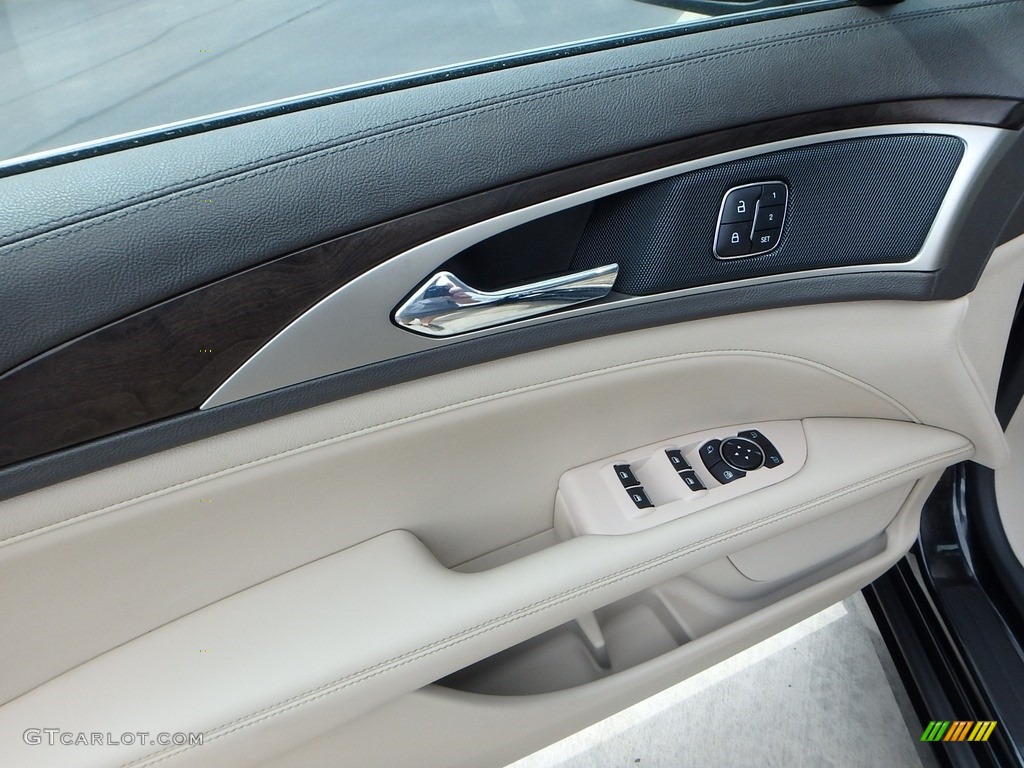2017 Lincoln MKZ Reserve Door Panel Photos