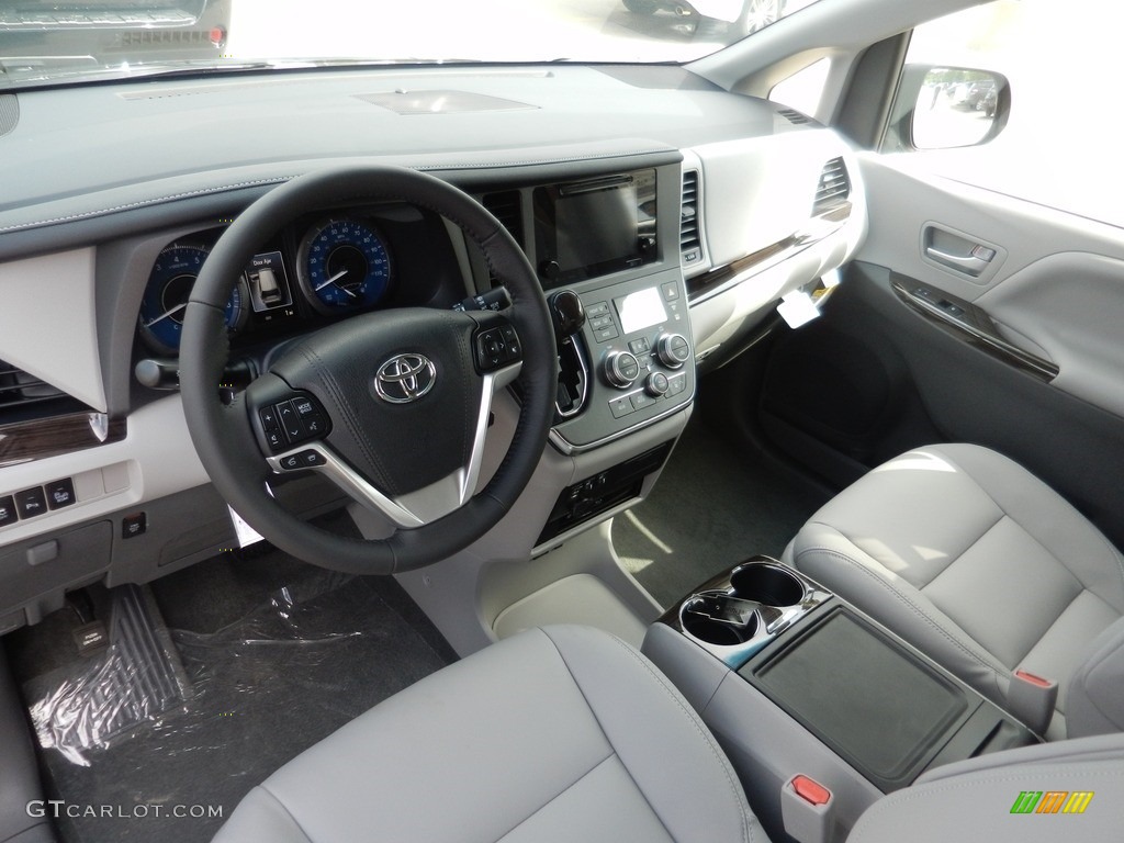 2017 Sienna XLE AWD - Midnight Black Metallic / Ash photo #4