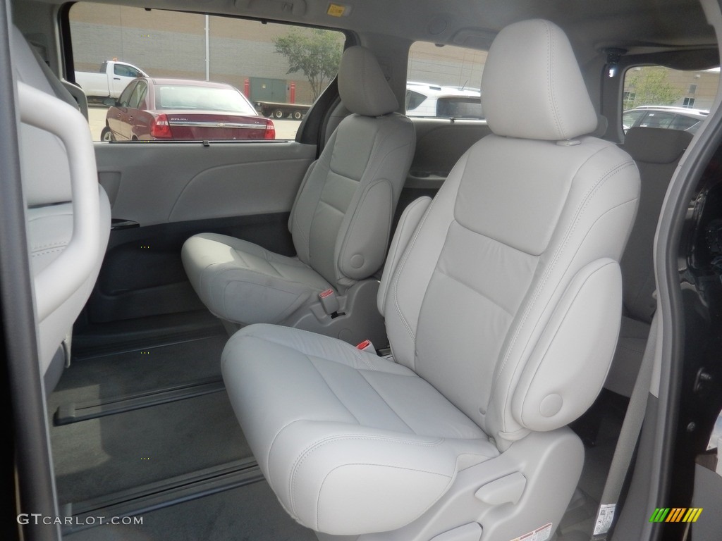 2017 Sienna XLE AWD - Midnight Black Metallic / Ash photo #5