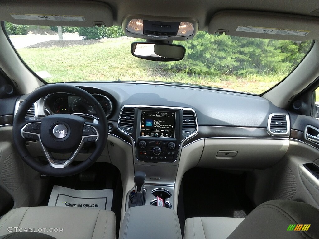 2017 Grand Cherokee Limited 4x4 - Diamond Black Crystal Pearl / Black photo #23