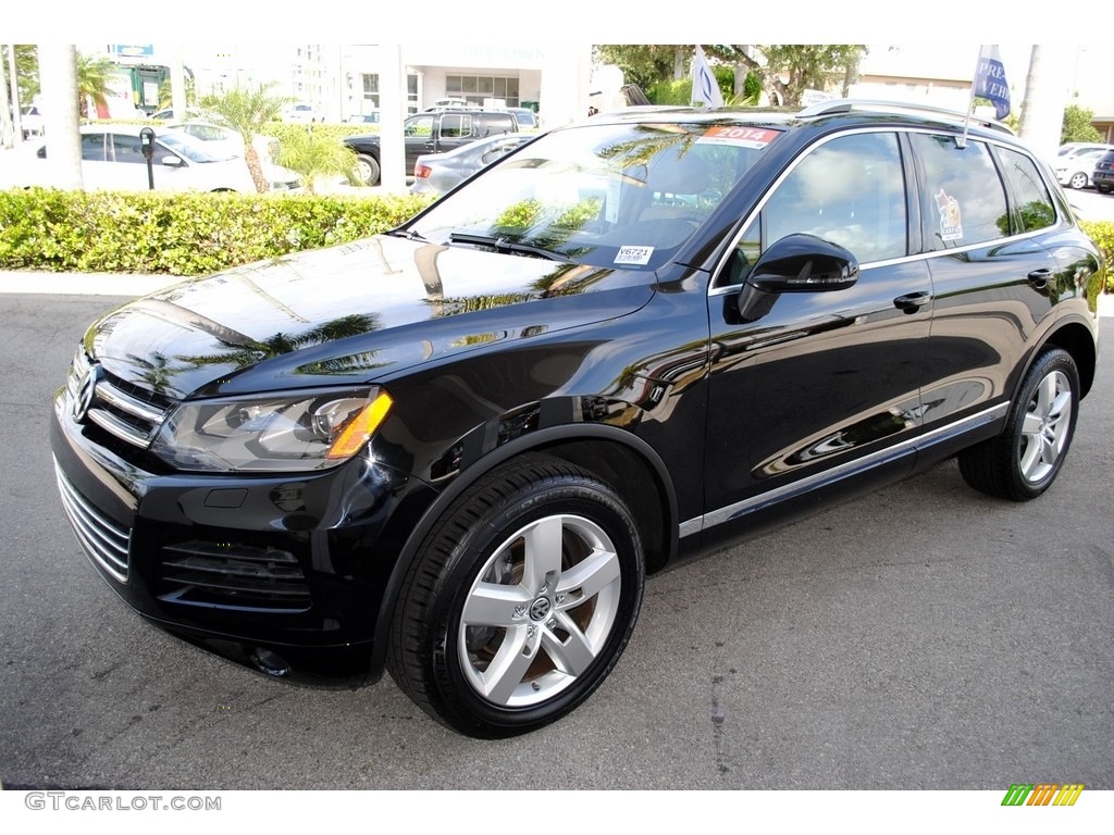 2014 Touareg V6 Lux 4Motion - Black / Cornsilk Beige photo #4