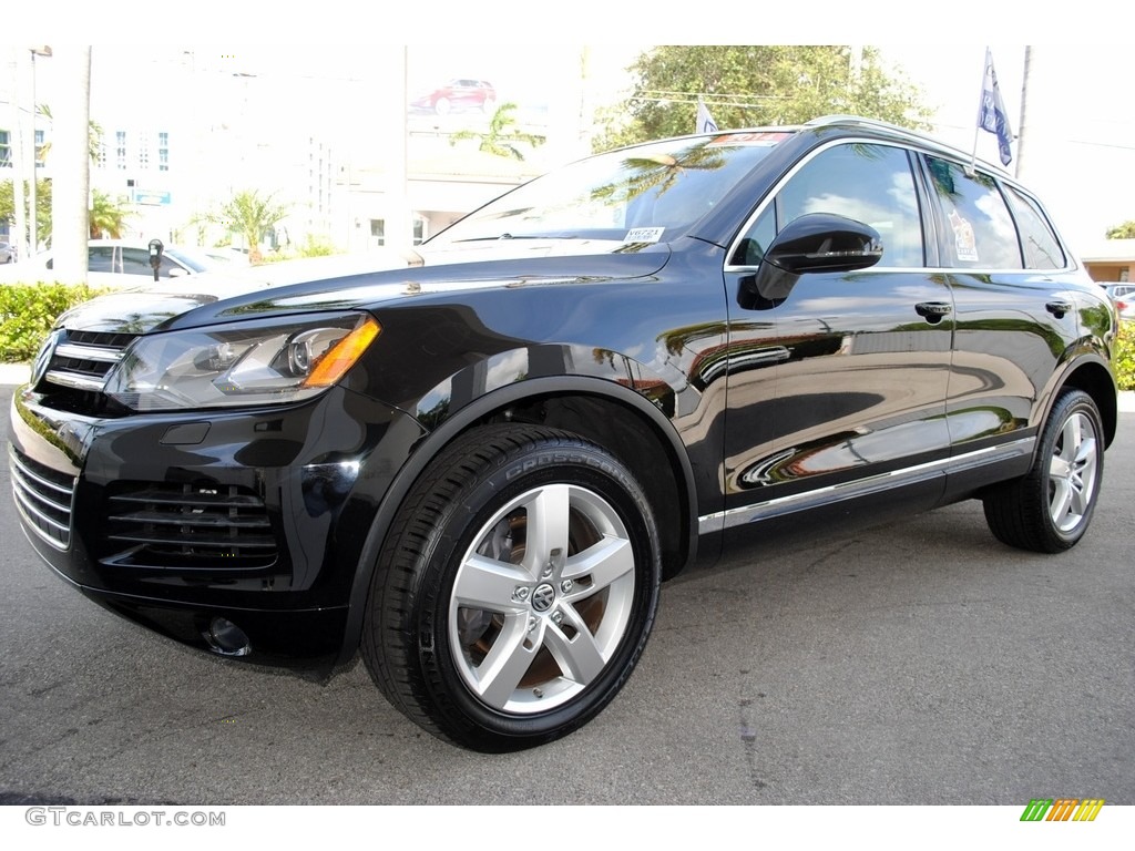 2014 Touareg V6 Lux 4Motion - Black / Cornsilk Beige photo #5