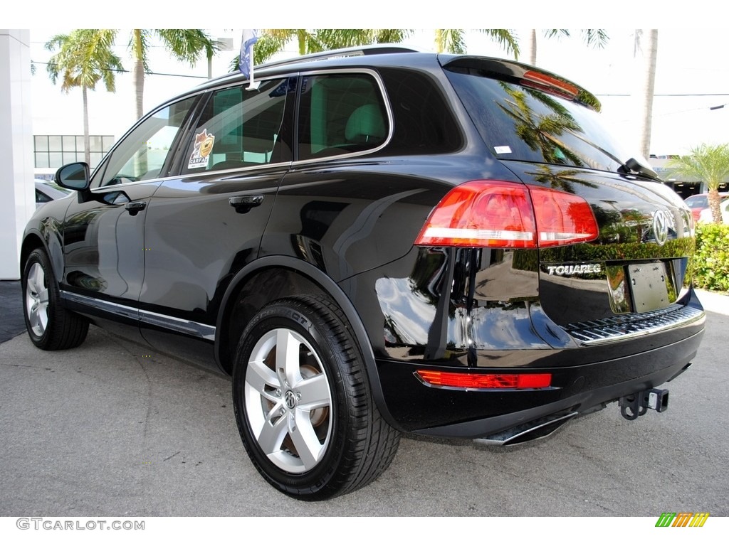 2014 Touareg V6 Lux 4Motion - Black / Cornsilk Beige photo #7