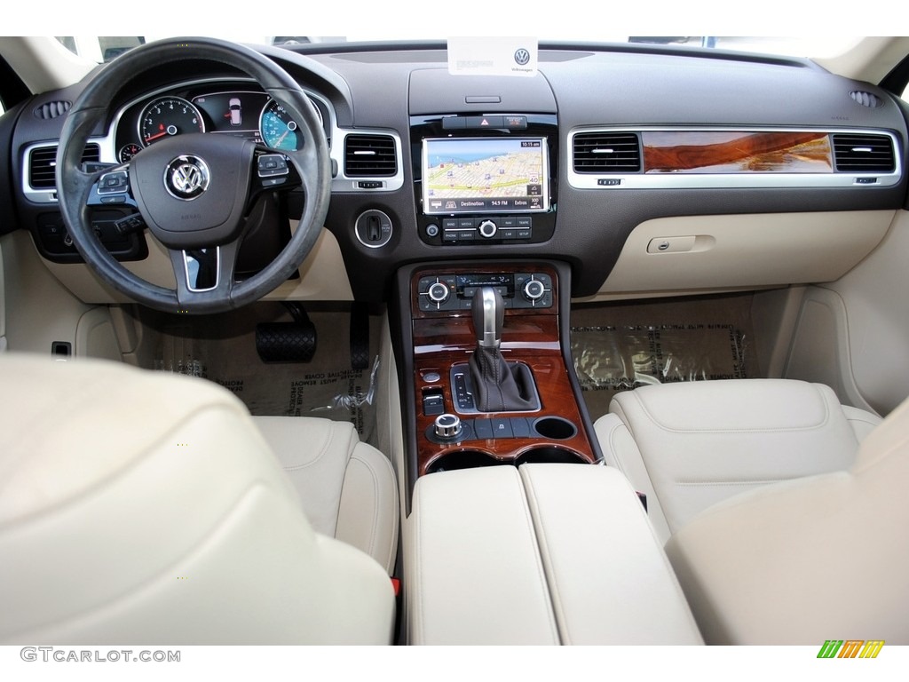 2014 Touareg V6 Lux 4Motion - Black / Cornsilk Beige photo #14