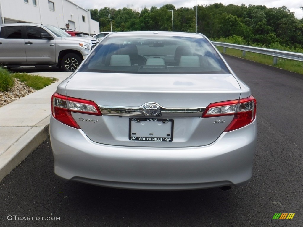2014 Camry XLE - Classic Silver Metallic / Ash photo #8